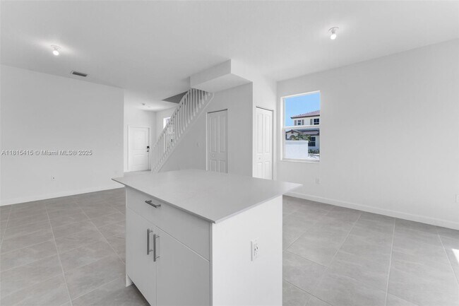 Building Photo - 2803 SE 26th Ave