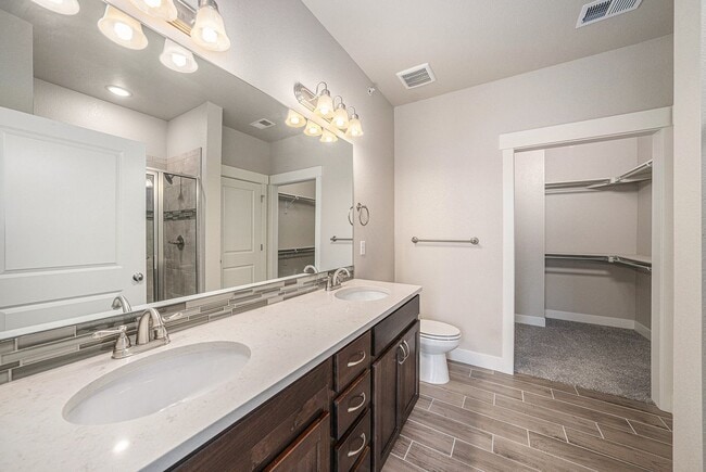 Building Photo - 3B/2B Condo in the Flats at Centerra Now A...