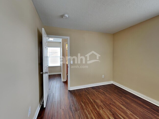 Building Photo - 7233 Hillmont Dr