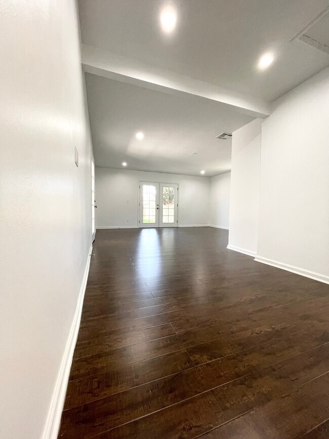 Building Photo - 5457 Beck Ave