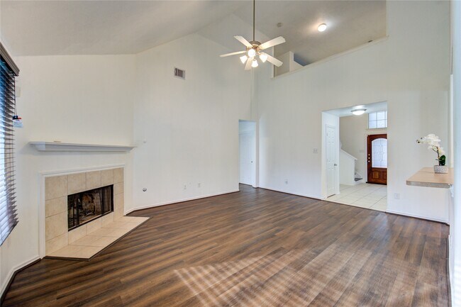 Building Photo - 5010 Moss Garden Ln