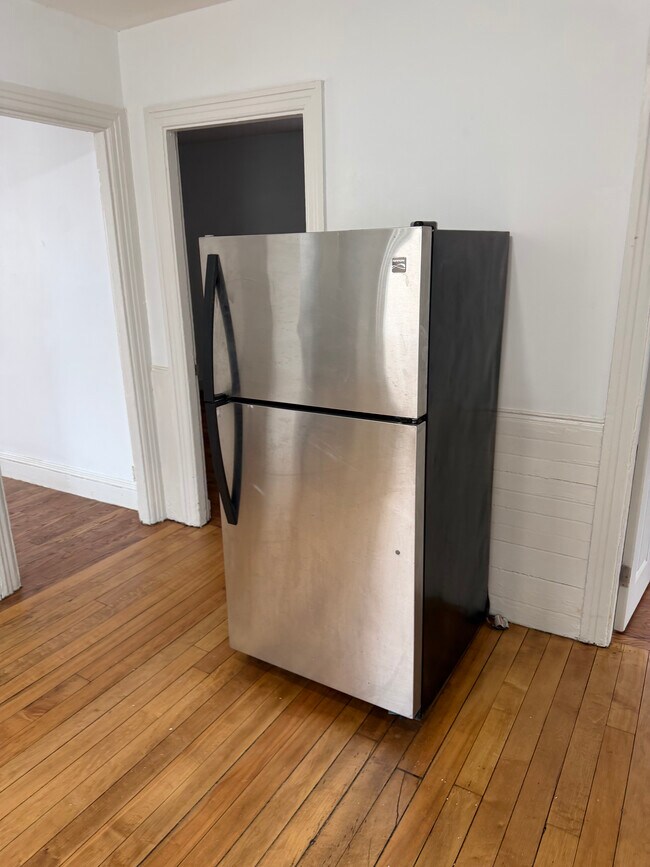 Building Photo - 39 Vinton St