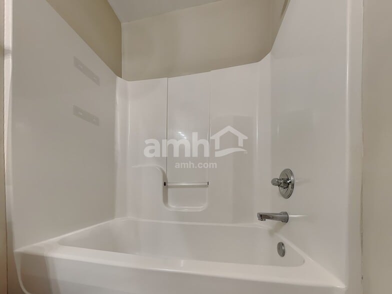 Building Photo - 47 Wolf Creek Ln