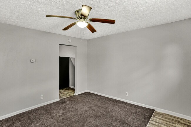 Building Photo - 5634 Astor Pl
