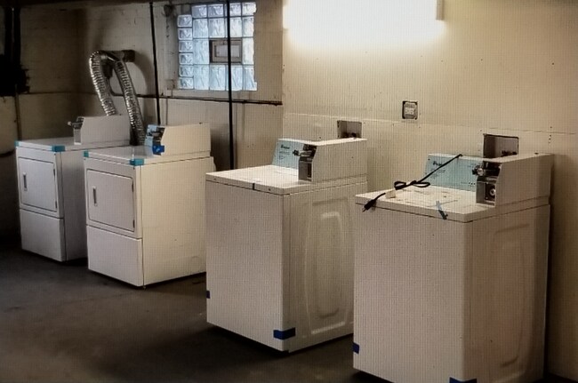 Building Photo - 9209 S Laflin St