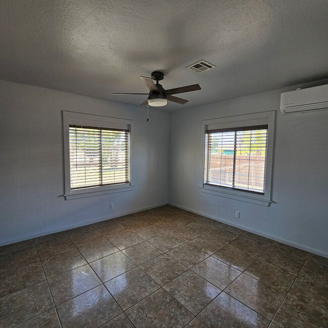 Building Photo - 3 bedroom/2 bath home for Rent