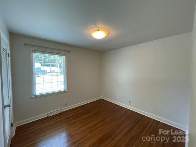 Building Photo - 3917 Kitley Pl