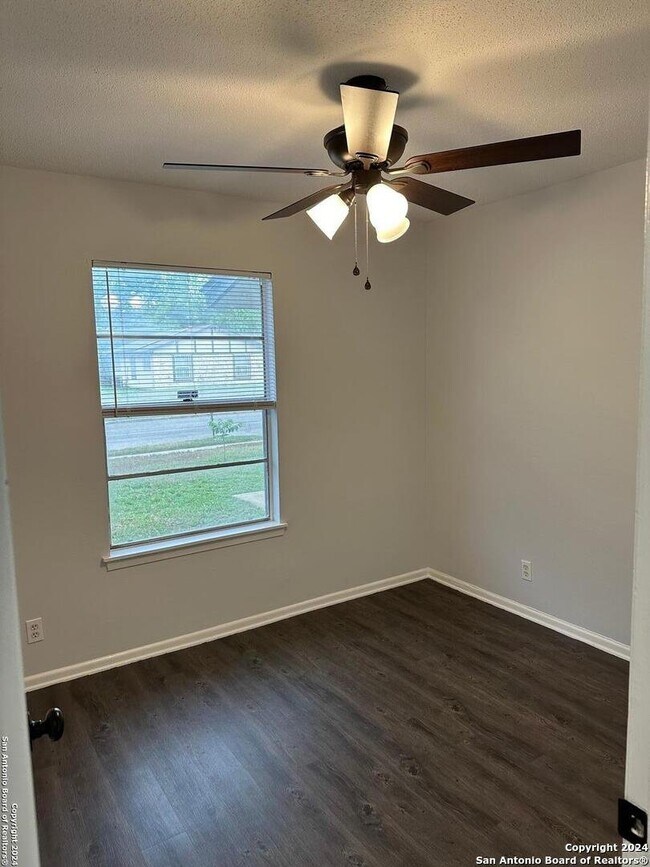 Building Photo - 7211 Westglade Dr