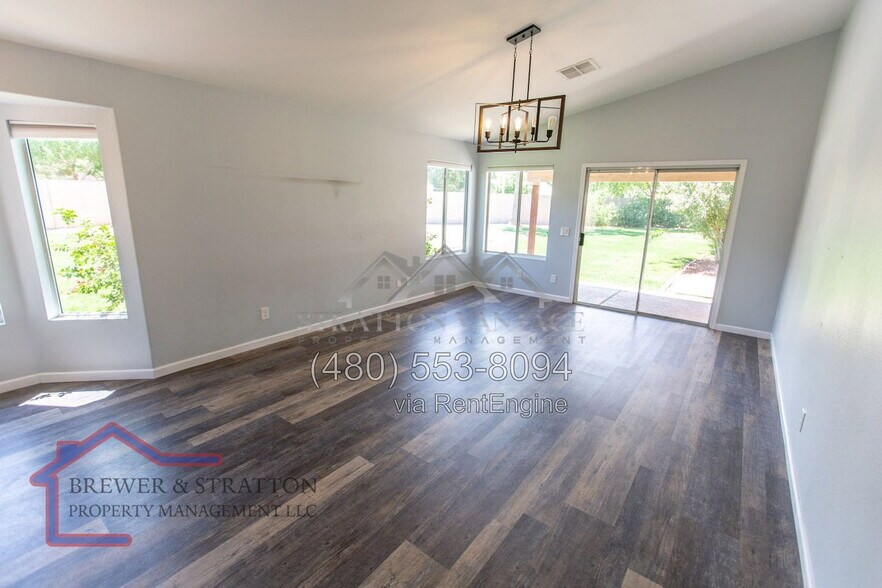 Building Photo - 689 W Constitution Dr