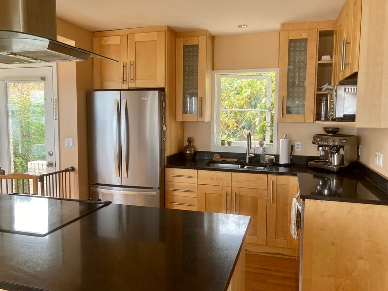 Building Photo - 3850 50th Ave NE