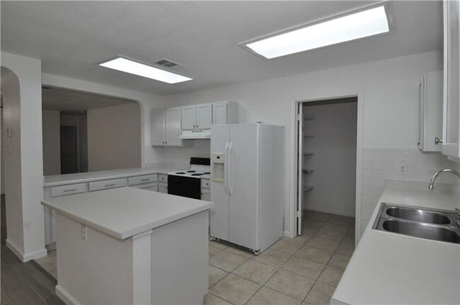 Building Photo - 1116 Porterfield Dr