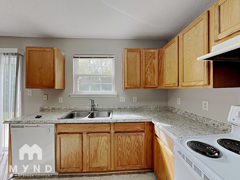 Building Photo - 10717 Glenluce Ave