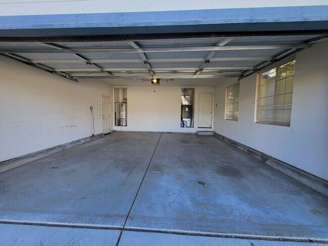 Building Photo - 2121 Courtside Dr- Spacious House now available in the Silver Oak Community!