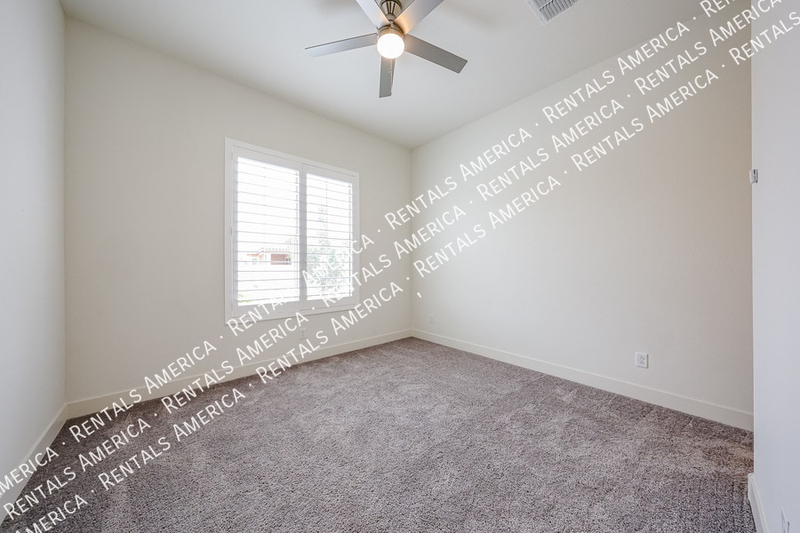 Building Photo - 274 S 164th Dr