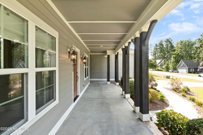 Building Photo - 585 Herons Brook Dr