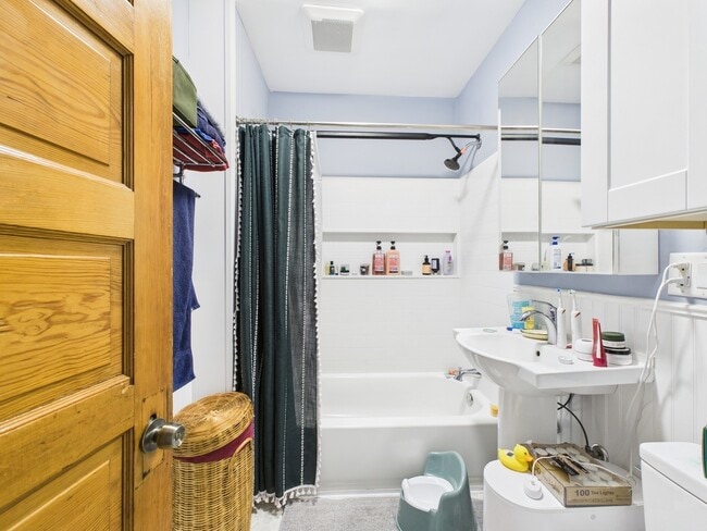 Building Photo - 4318 N Albany Ave