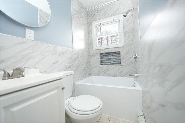 Building Photo - 167 Baxter St