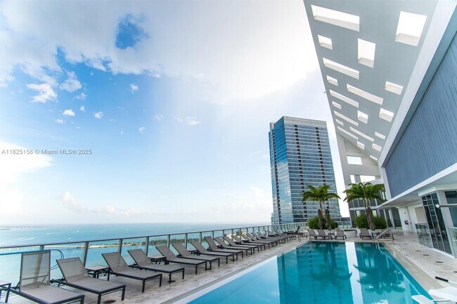 Building Photo - 1300 Brickell Bay Dr
