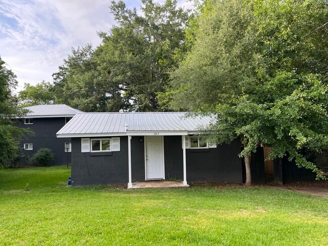 Primary Photo - 103 Wesley Dr