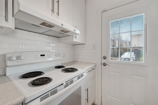 Building Photo - 7575 Cambridge St