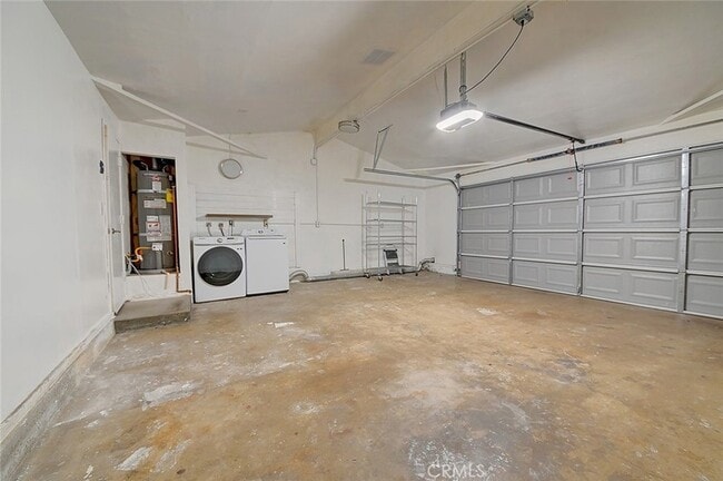 Building Photo - 2044 W Spruce Ave