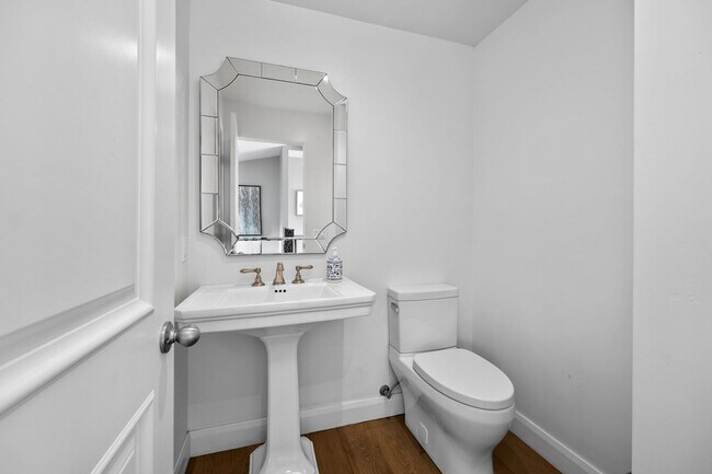 Building Photo - Furnished Oceanview Property