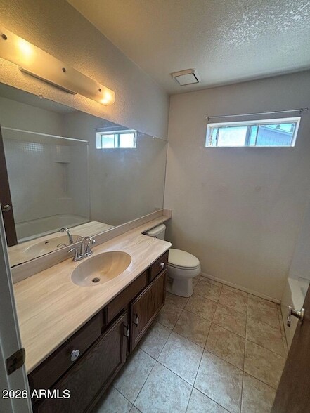 Building Photo - 554 Hegge Dr