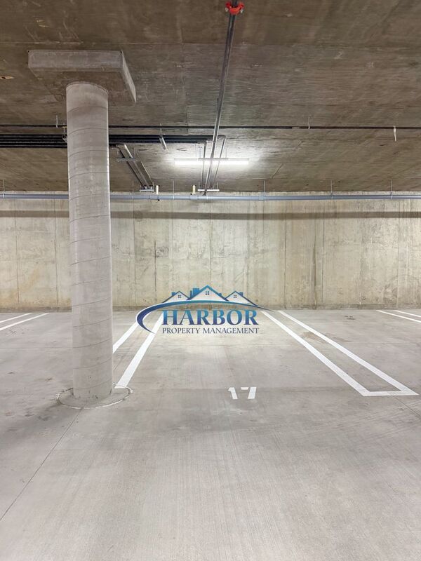 Building Photo - 927 Deep Valley Dr