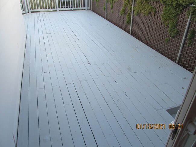 Building Photo - Remodeled !  Hardwood Flooring Throughout & New Carpet in Bedrooms, Tile, Granite, Large Living r...