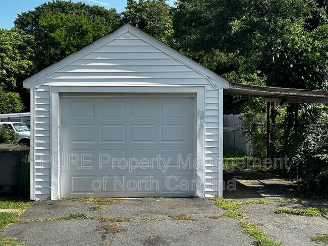 Building Photo - 1101 Woodlawn St
