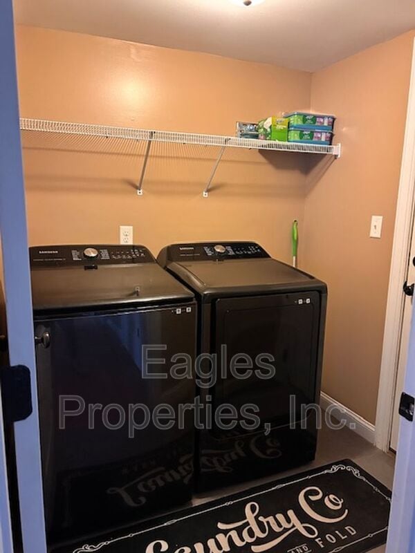 Building Photo - 304 Glenn Laurel Dr