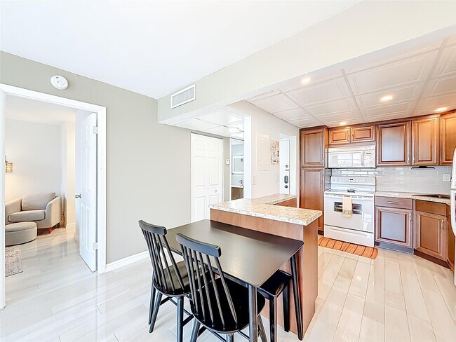 Building Photo - 2741 Taft St