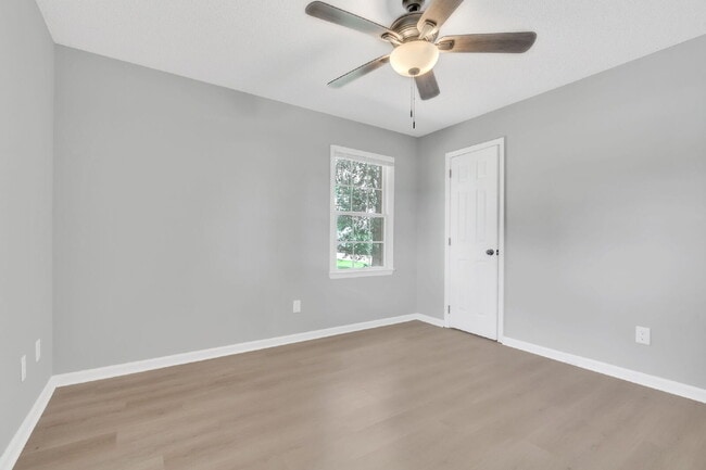 Building Photo - Discover Comfort and Convenience! Prime Bo...