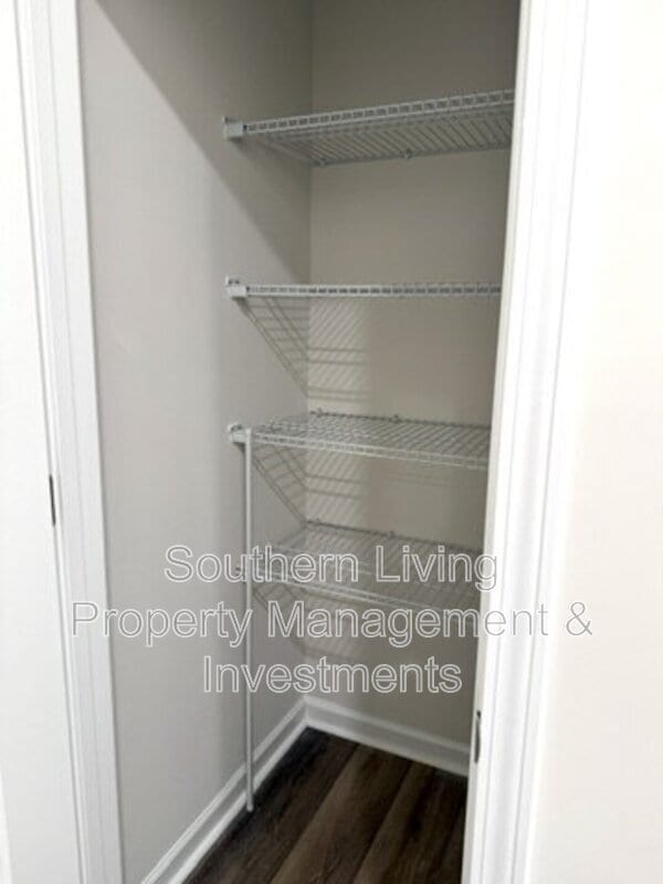 Building Photo - 1413 Secrest Cmns Dr