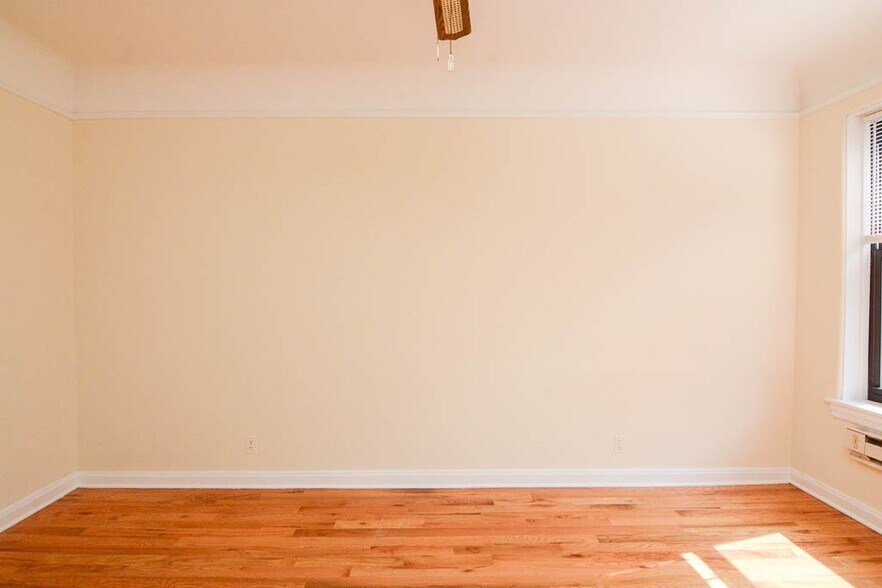 Building Photo - 4211 N Wolcott Ave