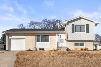 Building Photo - Beautifully Renovated 4-Bedroom Home