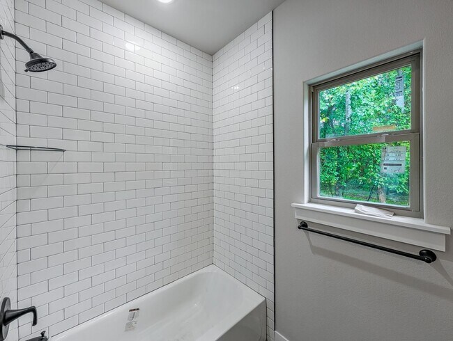 Building Photo - 10 Olmsted Cir
