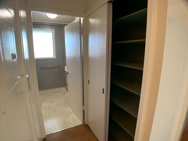 Building Photo - Moanalua Gardens (Honolulu) - Great Location - 3 bedroom home