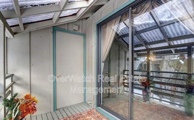 Building Photo - 3061 Lois Dr