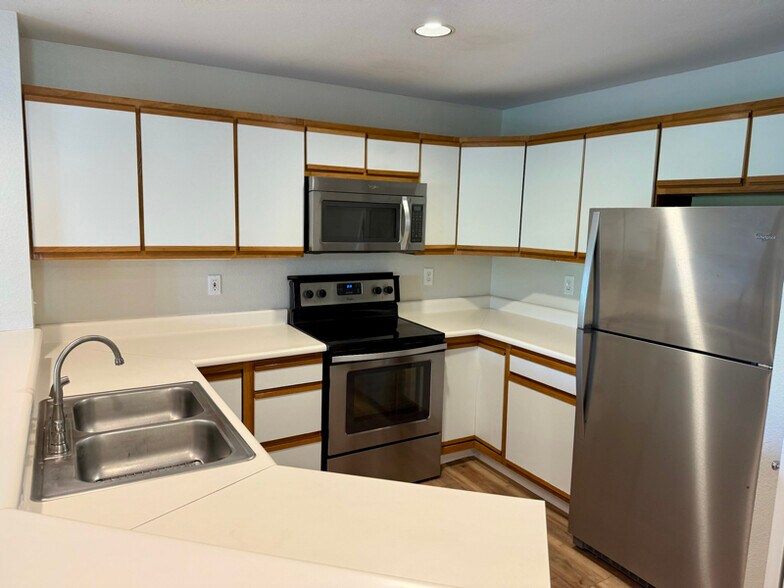 Building Photo - 33 S Boulder Cir