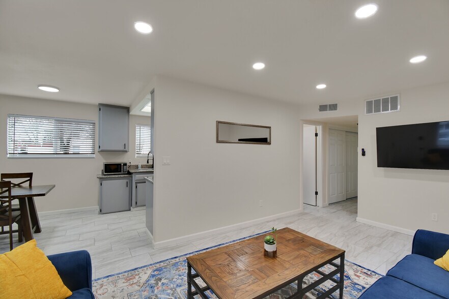 Building Photo - 1104 F St