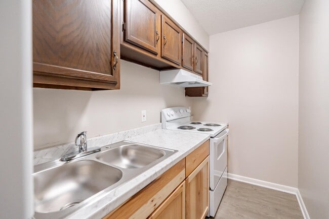 Building Photo - 209 N Woodland Dr