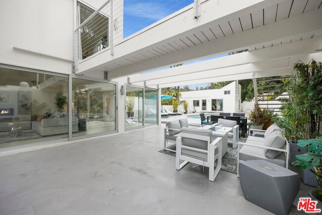 Building Photo - 3210 Coldwater Canyon Ln