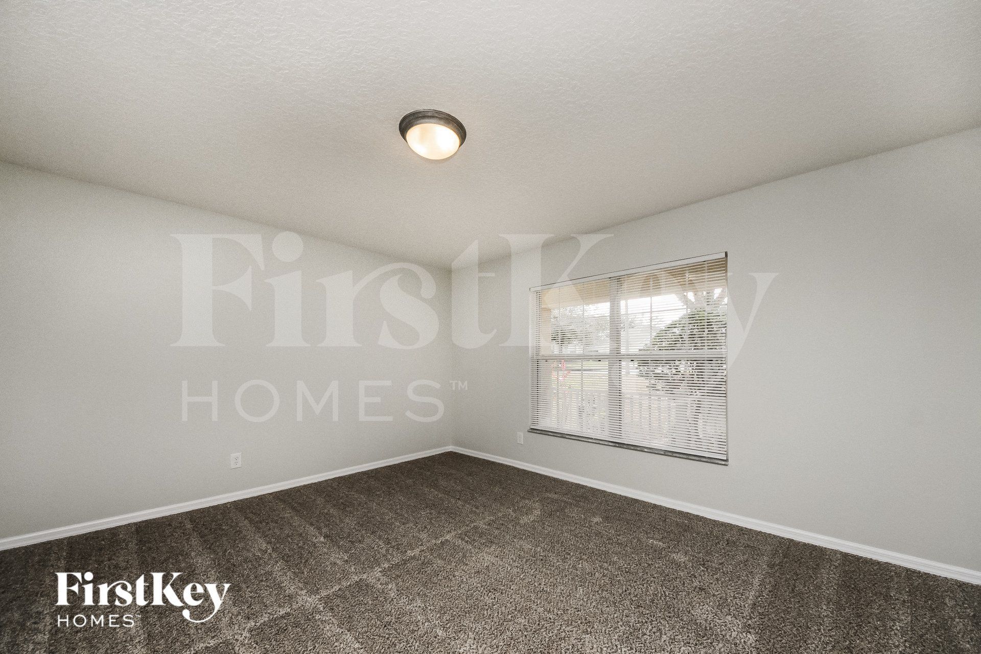 Building Photo - 381 Maudehelen St