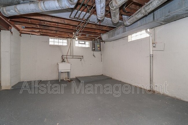 Building Photo - 6207 Gerald Ave