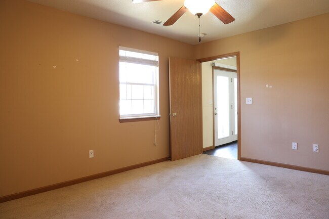 Building Photo - 22635 Hollow Oak Ln