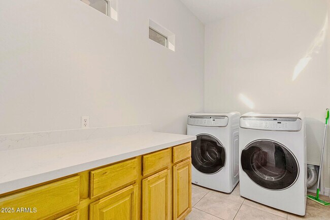 Building Photo - 4213 E Edgemont Ave