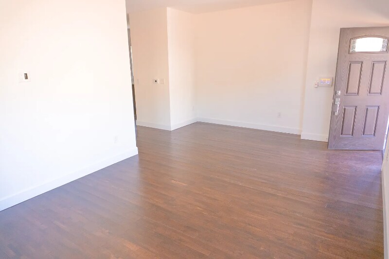 Building Photo - 835 35th St