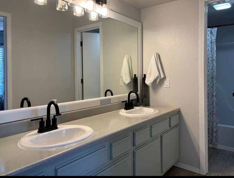 Master bath - 40 Scenic Ct