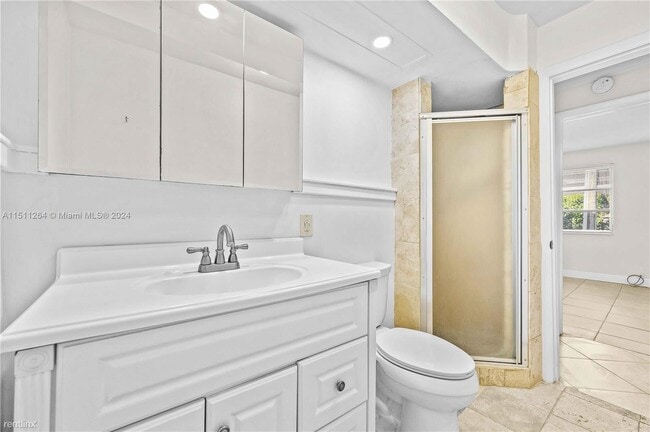 Building Photo - 3 br, 2 bath House - 2175 NE 56th St Apt 110